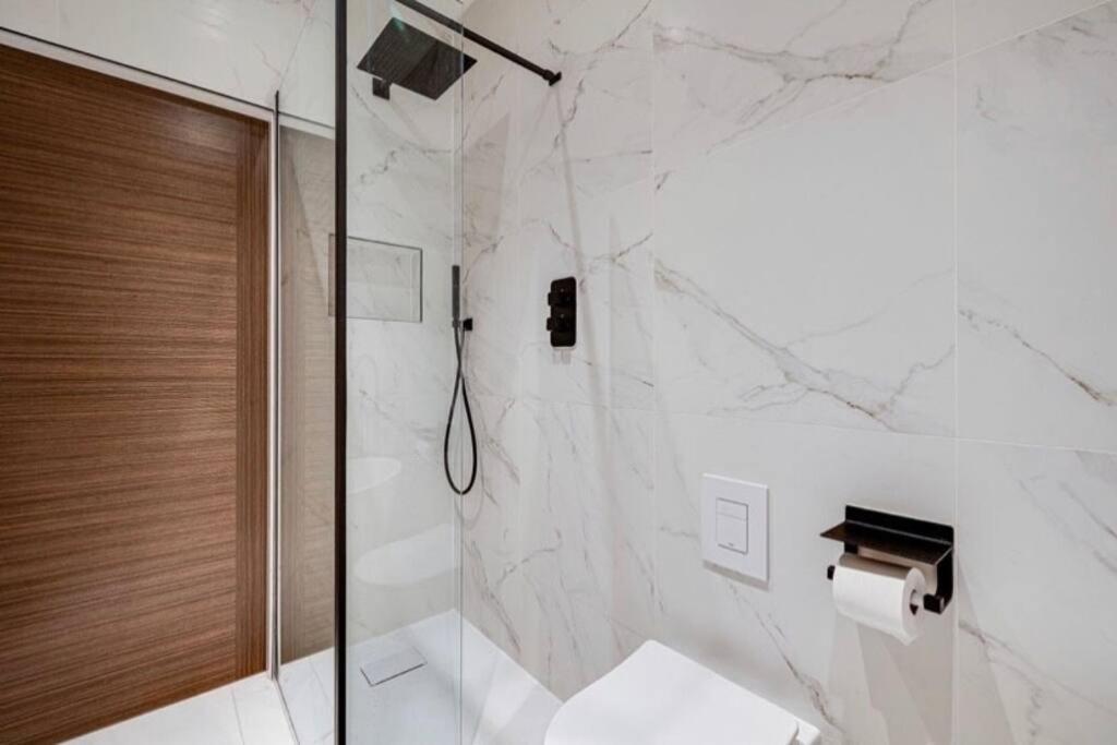 Luxury Apartment: City Centre, Stylish, Modern Chester Esterno foto